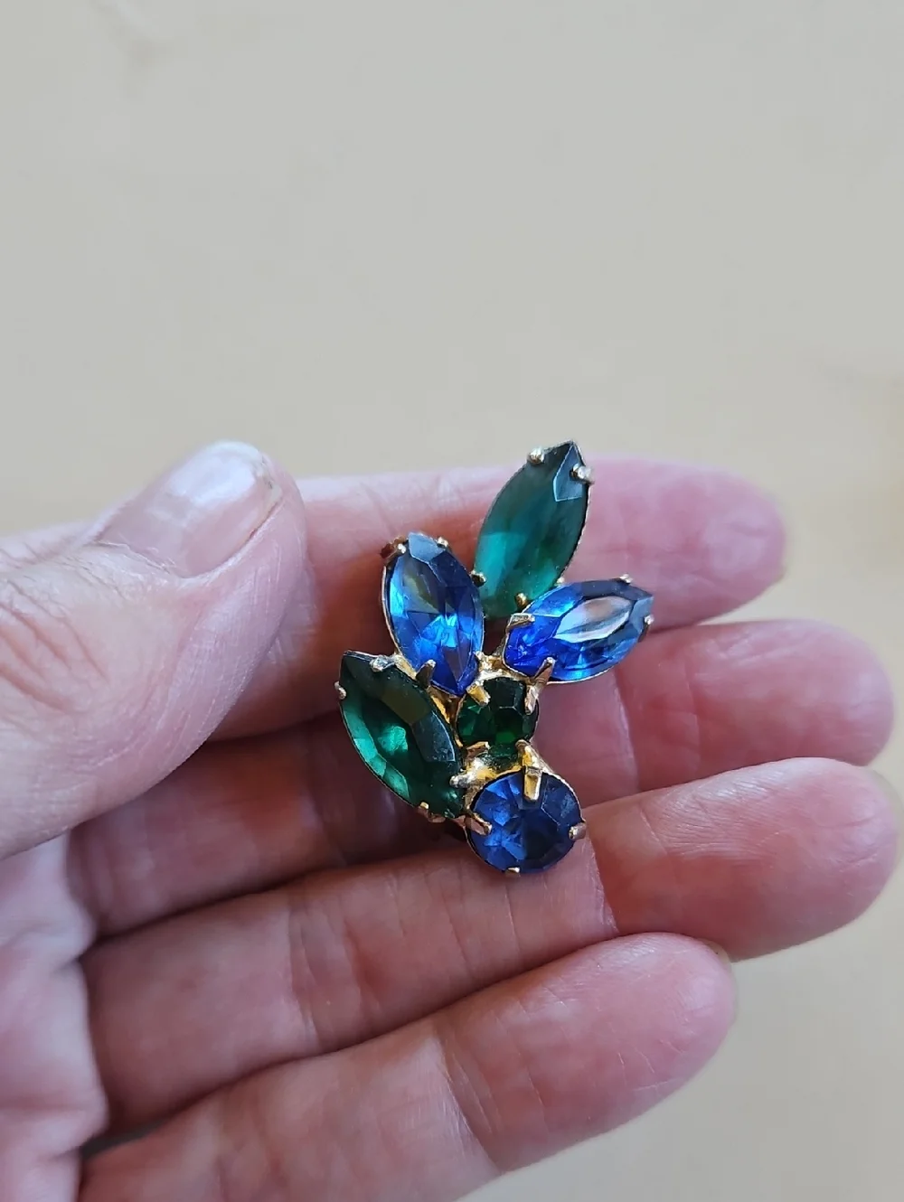 Assortment Of Vintage And Newer Earrings All Need Someting For Parts Or Singly - Picture 3 of 10